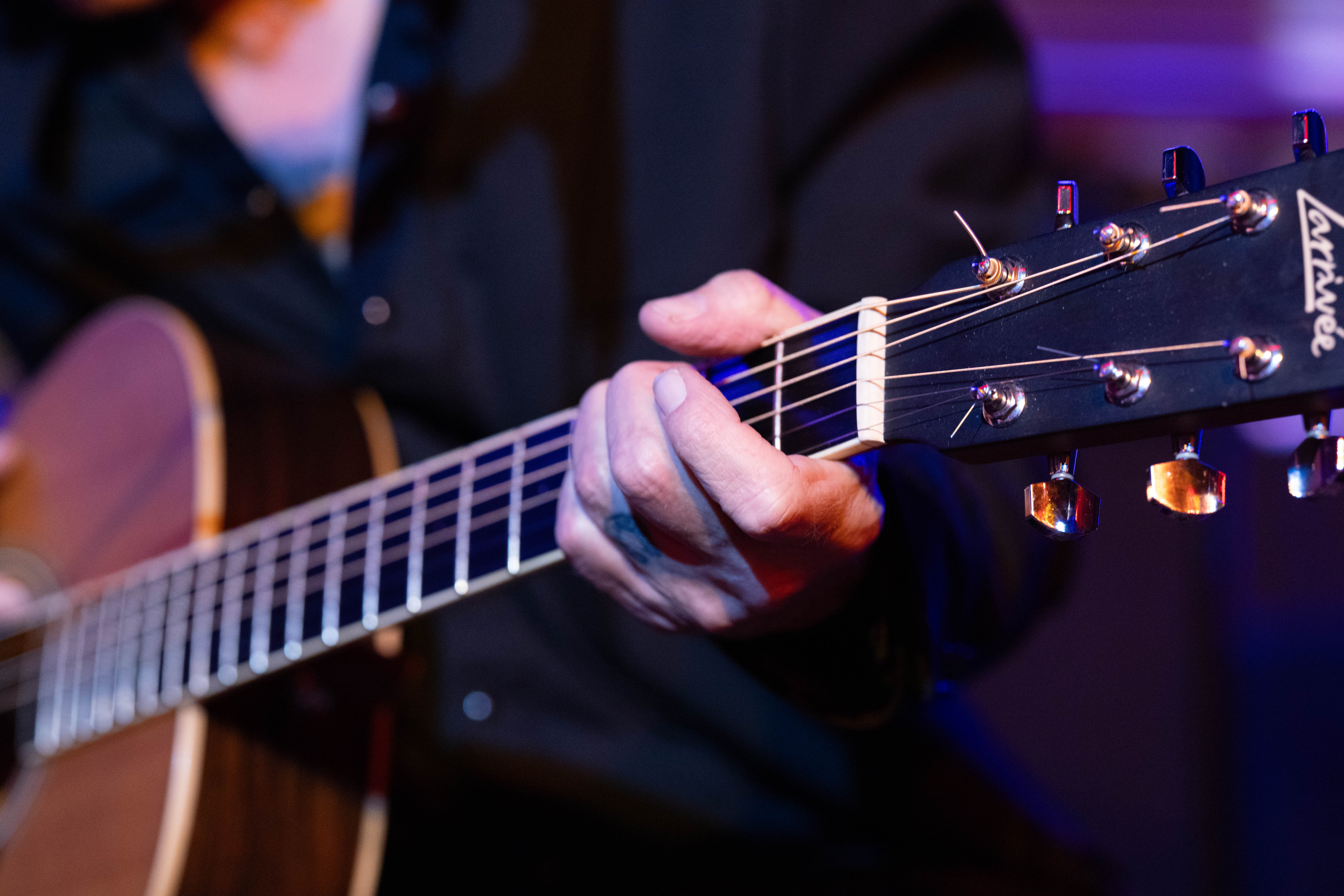 Performer and venue atmosphere